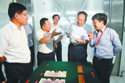 李錦斌 堅(jiān)定不移實(shí)施創(chuàng)新驅(qū)動(dòng)發(fā)展戰(zhàn)略 著力提升關(guān)鍵核心技術(shù)創(chuàng)新能力
