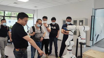 百年工藝與智能制造的融合之旅 福田康明斯參訪珞石機器人，技術(shù)轉(zhuǎn)讓共繪新藍圖